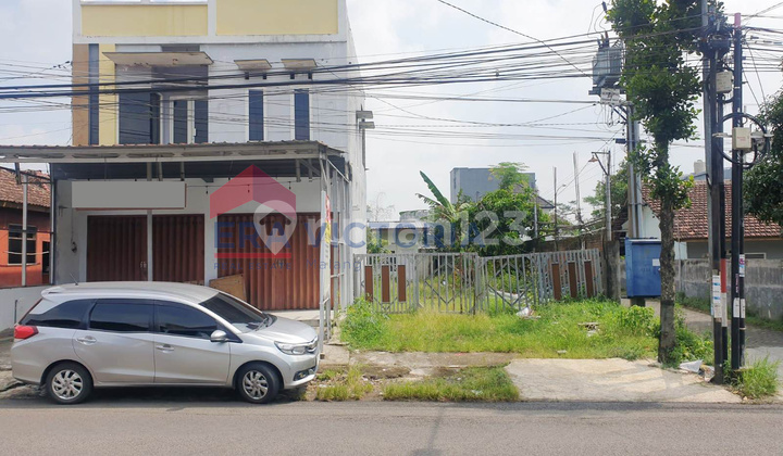 For Sale: Shop House with Spacious Land, Ideal for Business and Warehouse in Wagir