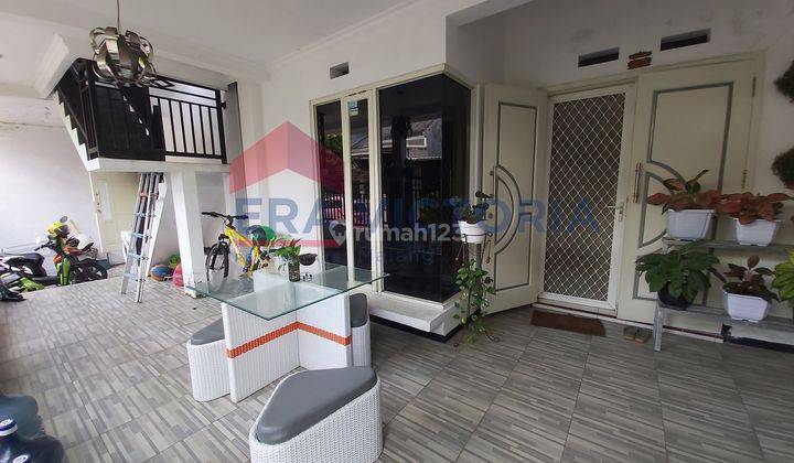 Rumah Pojokan 2 Lantai Bangunan Cantik Green Living Residence 2