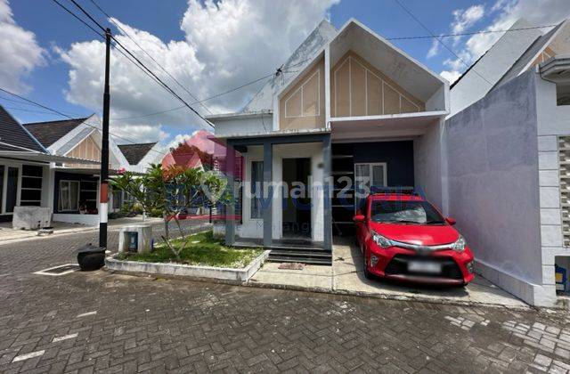 Rumah Pojokan Desain Cakep Di Grand Arumba Dekat Kampus Umm