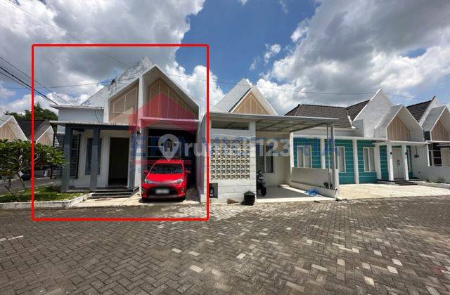 Rumah Pojokan Desain Cakep Di Grand Arumba Dekat Kampus Umm