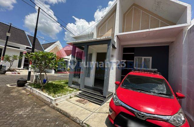 Rumah Pojokan Desain Cakep Di Grand Arumba Dekat Kampus Umm