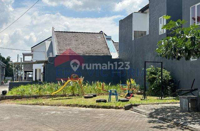 Rumah Pojokan Desain Cakep Di Grand Arumba Dekat Kampus Umm