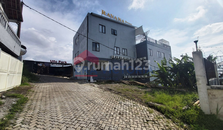5-Storey Pujon Hotel Near Batu, Profitable Investment in Tourist Area. 5-Storey Pujon Hotel Near Batu, Profitable Investment in Tourist Area.