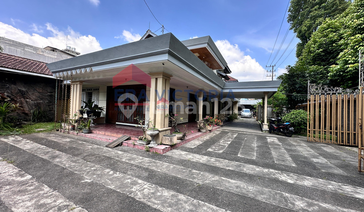 Well-Maintained Vintage Hook House with Garden & Spacious Carport in the Heart of Malang City Well-Maintained Vintage Hook House with Garden & Spacious Carport in the Heart of Malang City