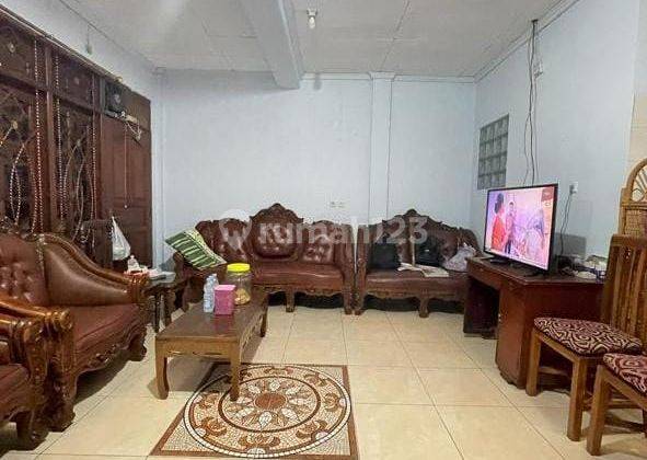 Rumah di Jalan Komarudin, Jakarta Timur Ukuran 10 X 24.1 M2, Nego Sampai Deal 1