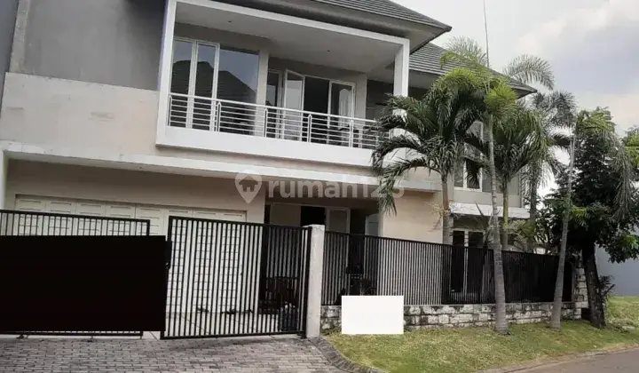 Rumah Graha famili langka strategis cepat Unesa ptc Pakuwon mall 1