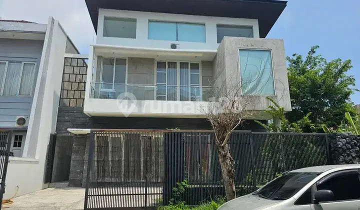 Rumah san antonio hook minimalis pakuwon city 1