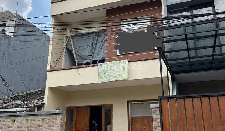 Rumah 3 Lantai di Kelapa Gading Dekat Area Perkantoran Dan Perbelanjaan 1