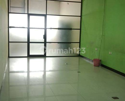Ruko 3 Lantai Lokasi Strategis Siap Huni 5