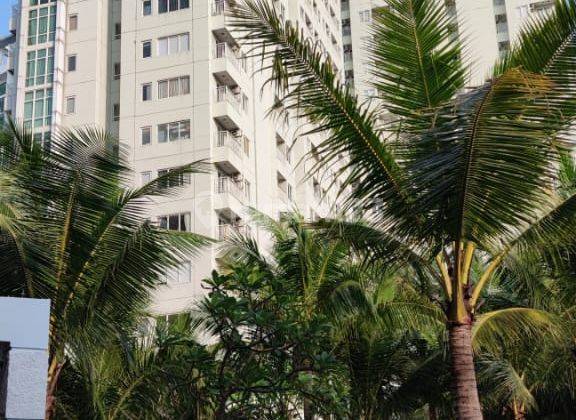 Apartemen Strategis di Kedoya Jak bar, Lahan Parkir Luas 1