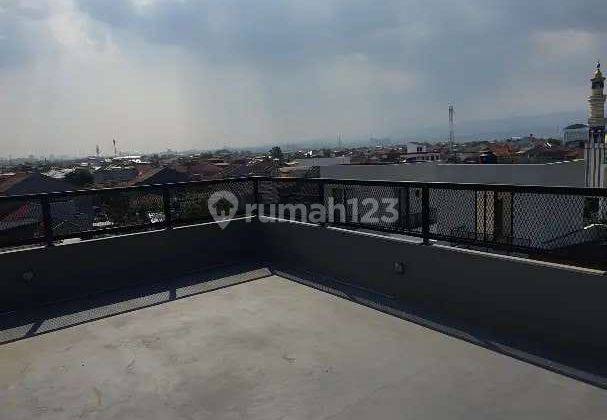 Ada Kolam Renang Rooftop Rumah 3 Lantai di Antapani, Bandung 2