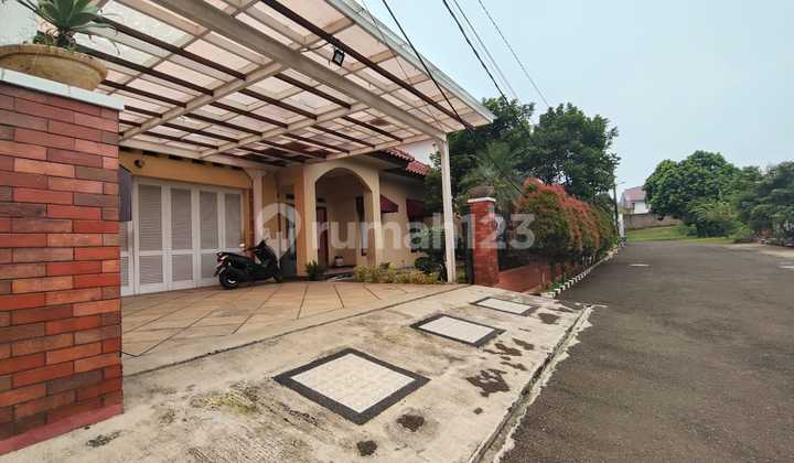 Rumah Mewah 2 Lantai, Kondisi Terawat Lokasi Starategis Siap Huni