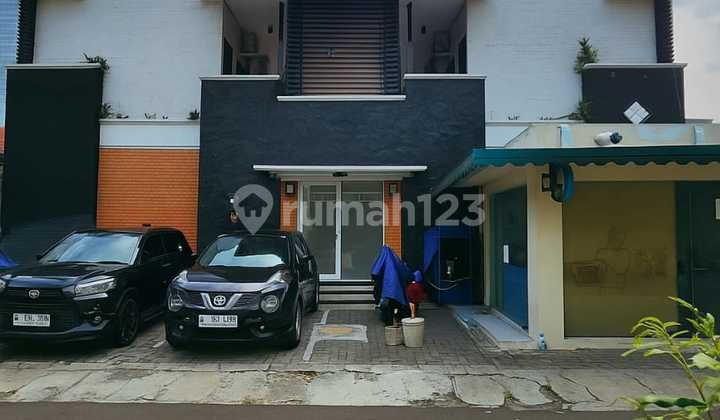 Exclusive Boarding House with Complete Facilities in a Strategic Location at the Heart of the City