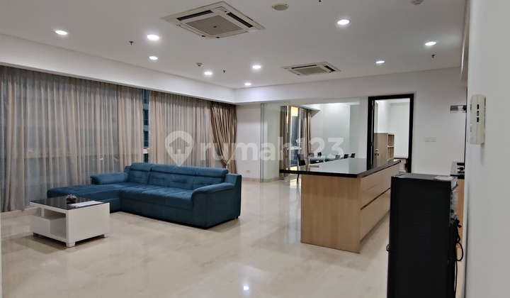 Apartment Setiabudi Skygarden 3 Bedroom, Furnished, Pool View