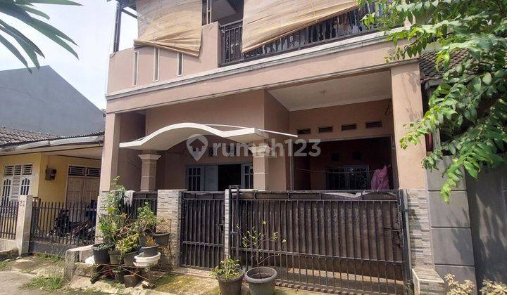 Rumah Secondary Terawat 2 Lantai Dalam Komplek  1