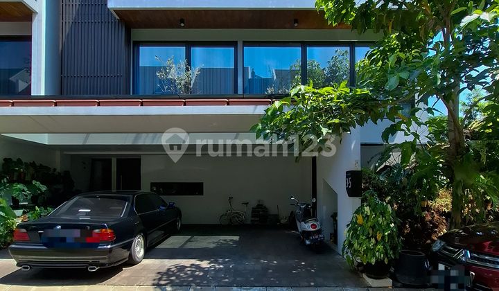 Modern Tropical Minimalist House in Serenia Hill Complex 2