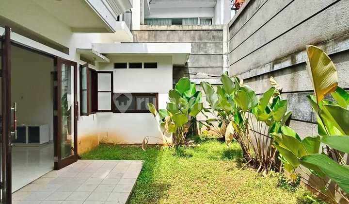 Newly Renovated 2-Story House with Classic Style, One Step to MRT 2