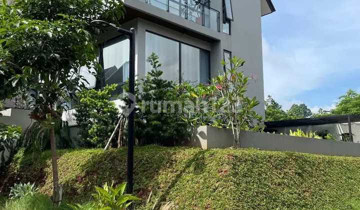 Rumah Modern Tropical Minimalis Dalam Komplek Serenia Hills
