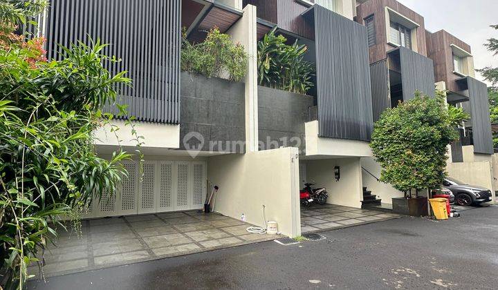 Rumah Mewah Dalam Townhouse Lokasi Strategis Siap Huni 1