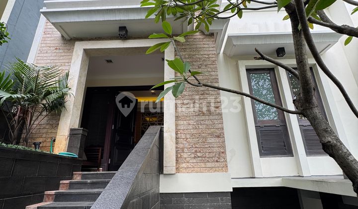 Rumah Mewah Cipete 3 Lantai Akses Jalan Lebar, Bebas Banjir