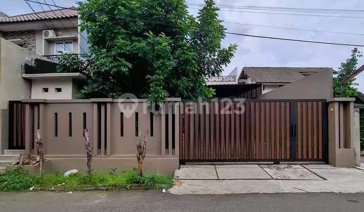 Rumah Mewah Siap Huni Dengan Private Poo, Area Bebas Banjir Rumah Mewah Siap Huni Dengan Private Poo, Area Bebas Banjir