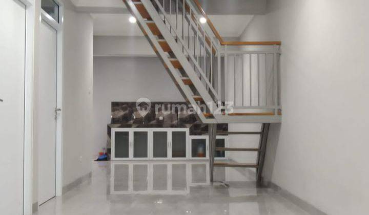 Rumah 1 1/4 lantai Full Renovasi total rapi siap huni 3