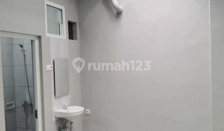 Rumah 1 1/4 lantai Full Renovasi total rapi siap huni 5