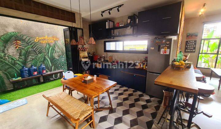 Dijual Rumah cantik 3 lantai di Kelapa Dua, Tangerang 2