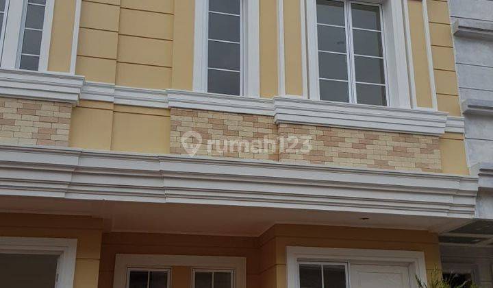 Dijual Cepat Amarillo 2.5 Lantai di Gading Serpong,Tangerang 1