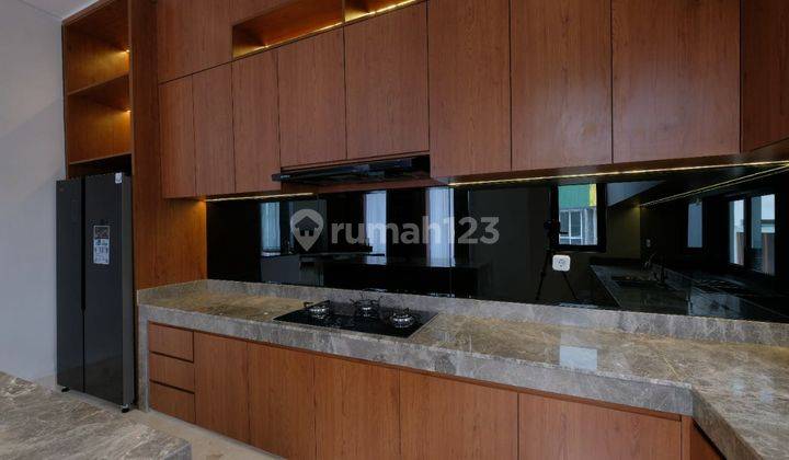 Dijual Rumah Kontemporer 3 Lantai di Modernland, Tangerang 2