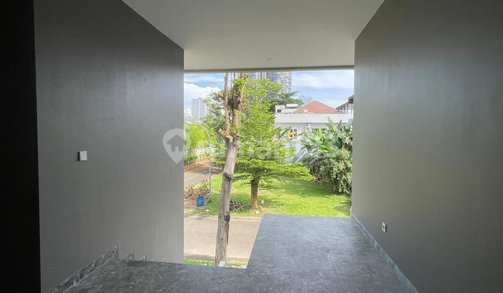 Dijual Rumah Mewah Hook dengan Lift di Sutera Palma Tangeang 2