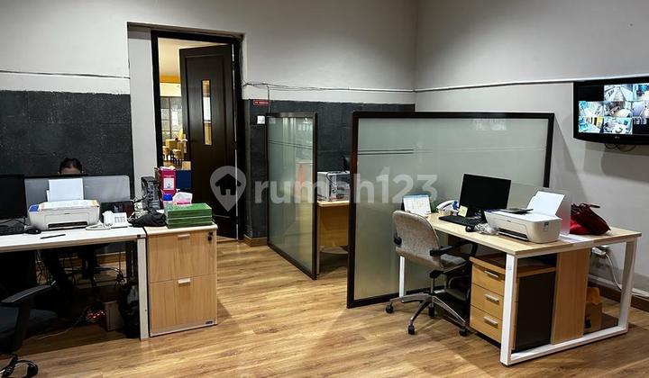 Disewakan Rumah Cocok untuk Cafe Kantor Tinggal di Menteng Jakpus 2