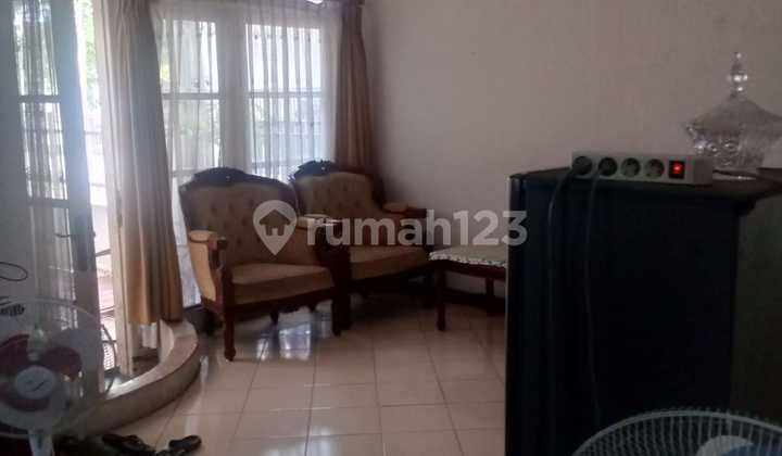 ruang tamu rumah di komplek timah cilandak-jakarta