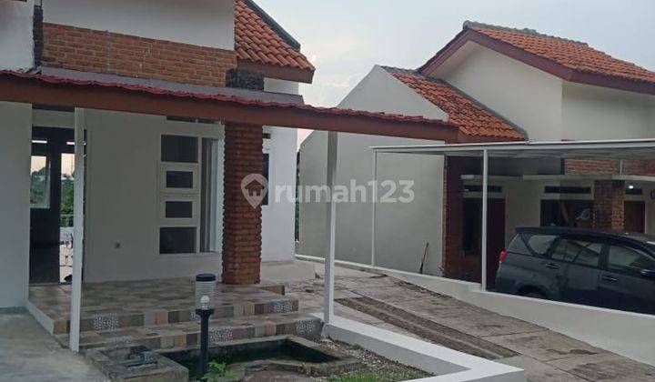 tampak depan rumah di sawangan, bukit tamphayan