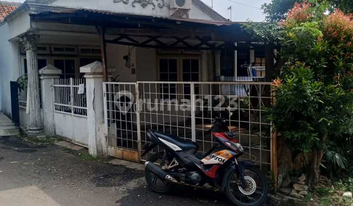 tampak depan rumah di komplek timah cilandak-jakarta