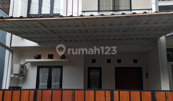 Rumah di Cinere, Nempel Jaksel, Bagus, Siap Huni, Dekat MRT. Rumah di Cinere, Nempel Jaksel, Bagus, Siap Huni, Dekat MRT.