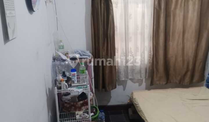 kamar tidur rumah di komplek timah cilandak-jakarta