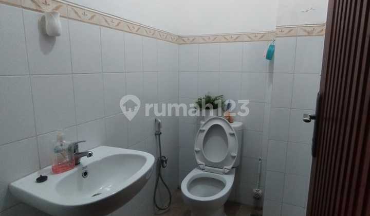 House in Cinere, Villa Cinere Mas, good, SHM (Certificate of Land Ownership), Semi Furnished. 2