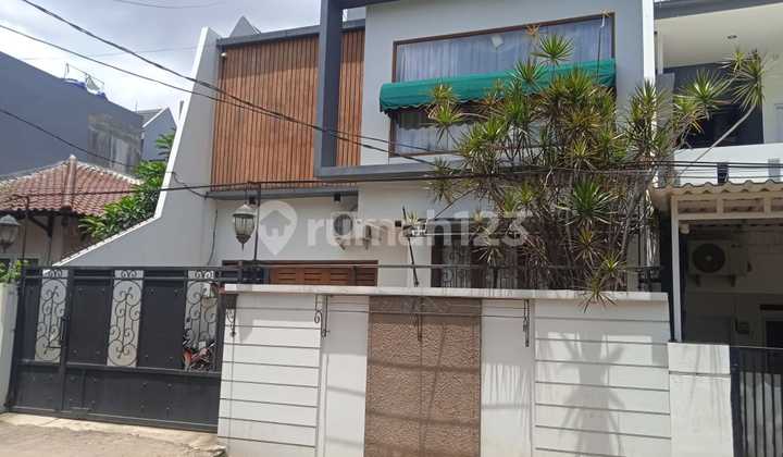 House for sale in Bintaro, Kenanga Street, South Jakarta, Good 2