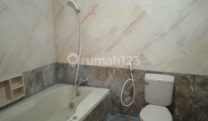 Rumah di Depok, Cinere, Komplek Puri Cinere