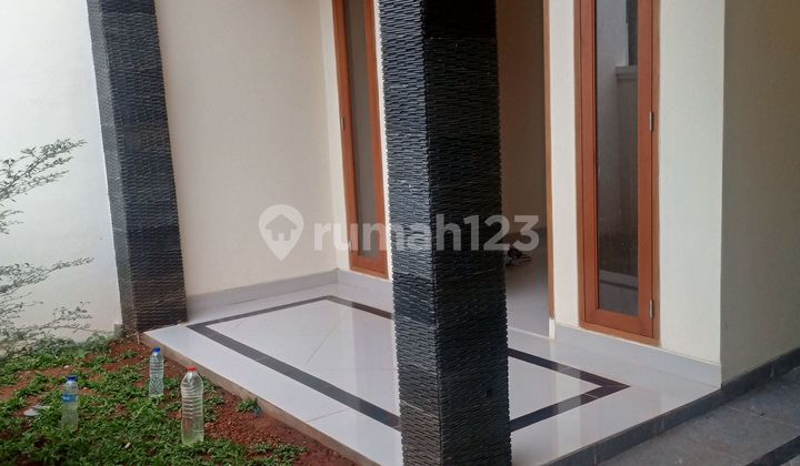 Dijual Rumah Di Taman Tiga Putra, Cinere. Baru, Siap Huni, 1 M