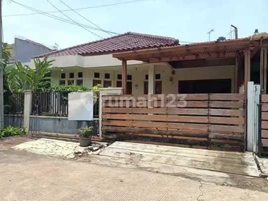 House in Depok, Cinere, Megapolitan Cinere