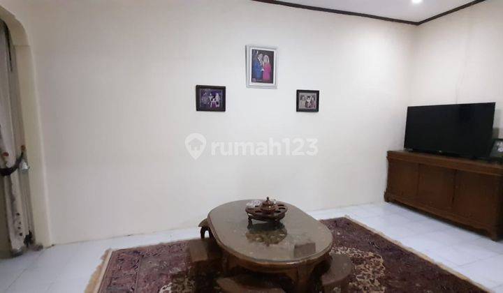 ruang tamu rumah di cinere, villa mutiara
