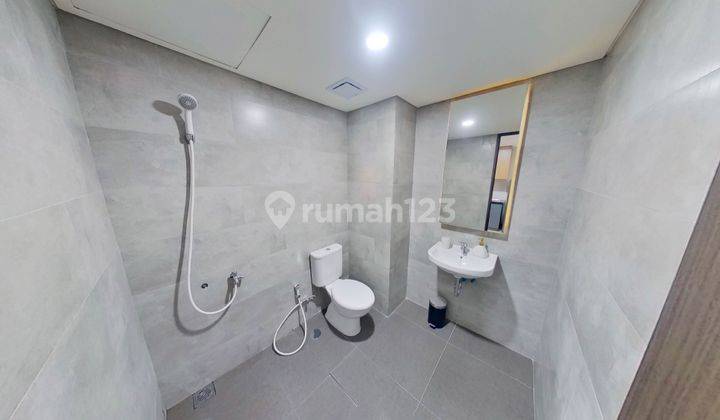 kamar mandi apartemen lrt city ciracas, tipe