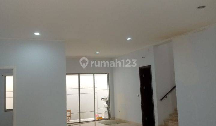 Rumah Bagus Semi Furnished di Island Lilac, Jakarta Utara 1