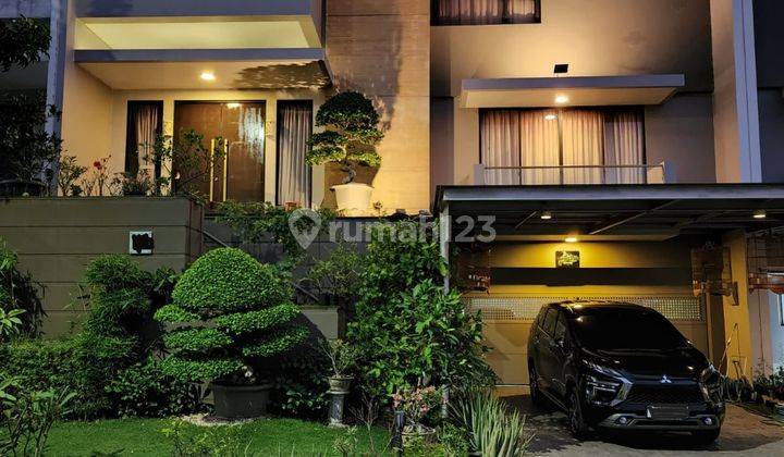 Rumah 3 Lantai Bagus Furnished HGB di Golf Island, Jakarta Utara 1