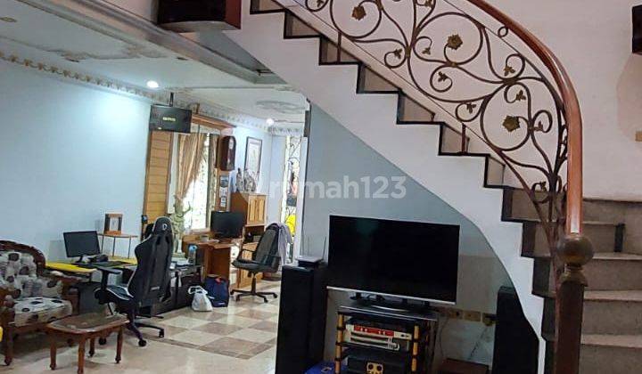 Rumah 3 Lantai Furnished di Pantai Indah Kapuk, Jakarta Utara 1