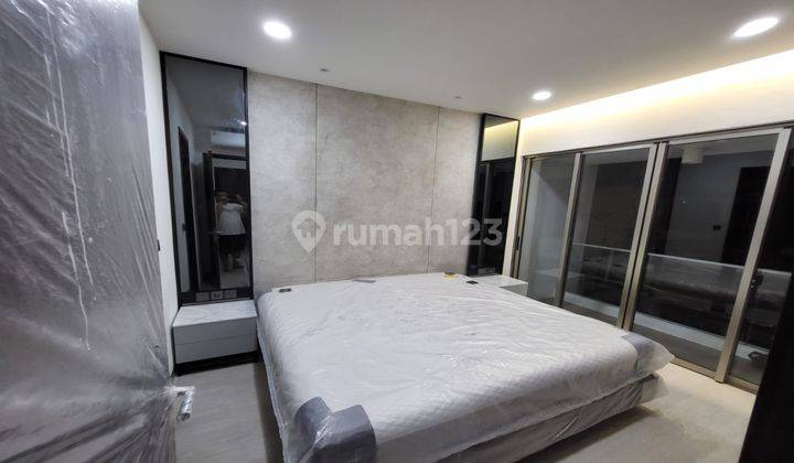 Dijual  Rumah 4 Lantai Furnished Bagus di Pantai Indah Kapuk 2