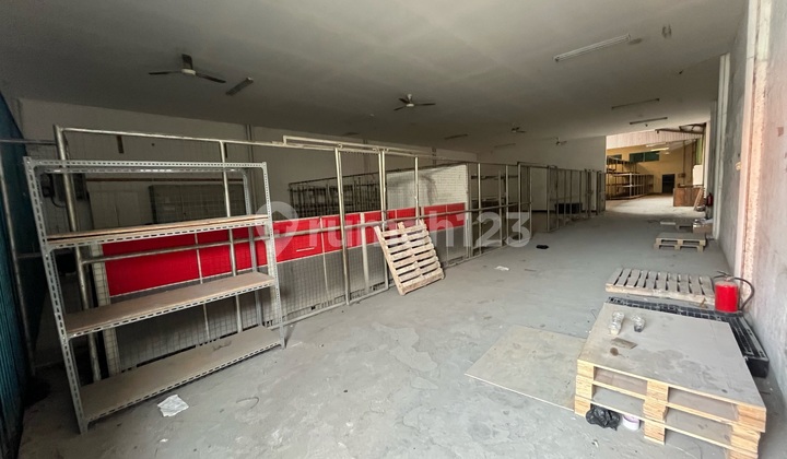 For Rent Commercial Warehouse Strategic Location Suitable for Showroom For Rent Commercial Warehouse Strategic Location Suitable for Showroom