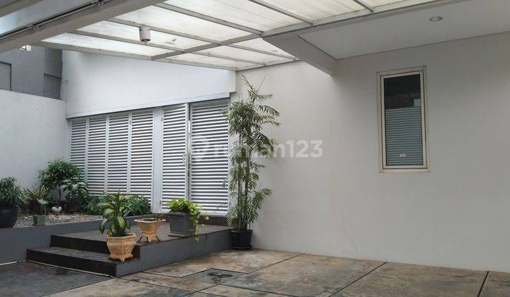 Rumah Minimalis Modern 2 Lantai di Kebayoran Baru  1